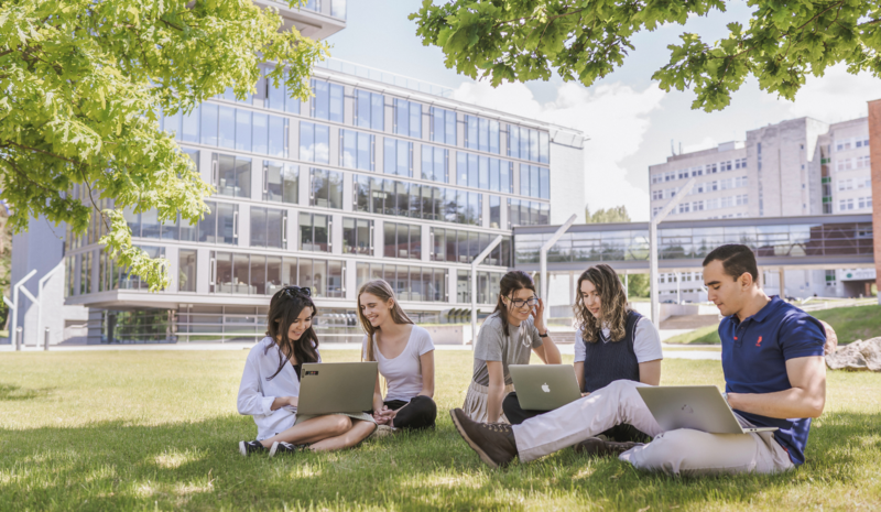 Svarbu visų pakopų studentams: kaip gauti studijų finansavimą, paramą ar stipendiją?